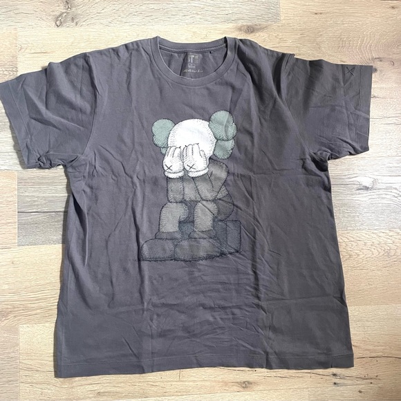 KAWS x Uniqlo Passing Through SS16 Gray - Picture 1 of 5